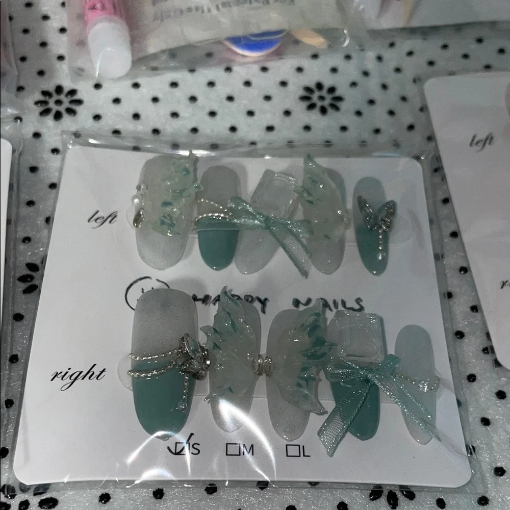 Assorted Press-On Nail Set - Picture 3 of 4